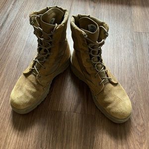 Hot weather army combat boot coyote